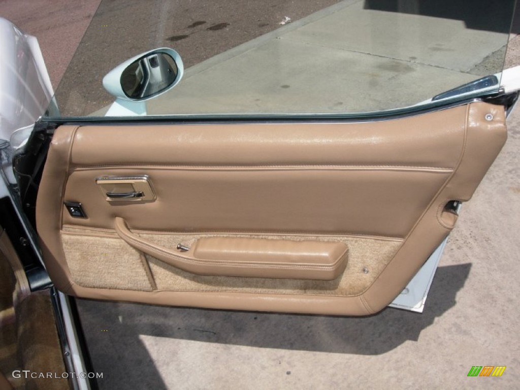 1982 Corvette Coupe - White / Camel photo #19