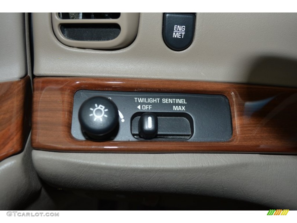 2002 Park Avenue  - Light Bronzemist Metallic / Medium Gray photo #25