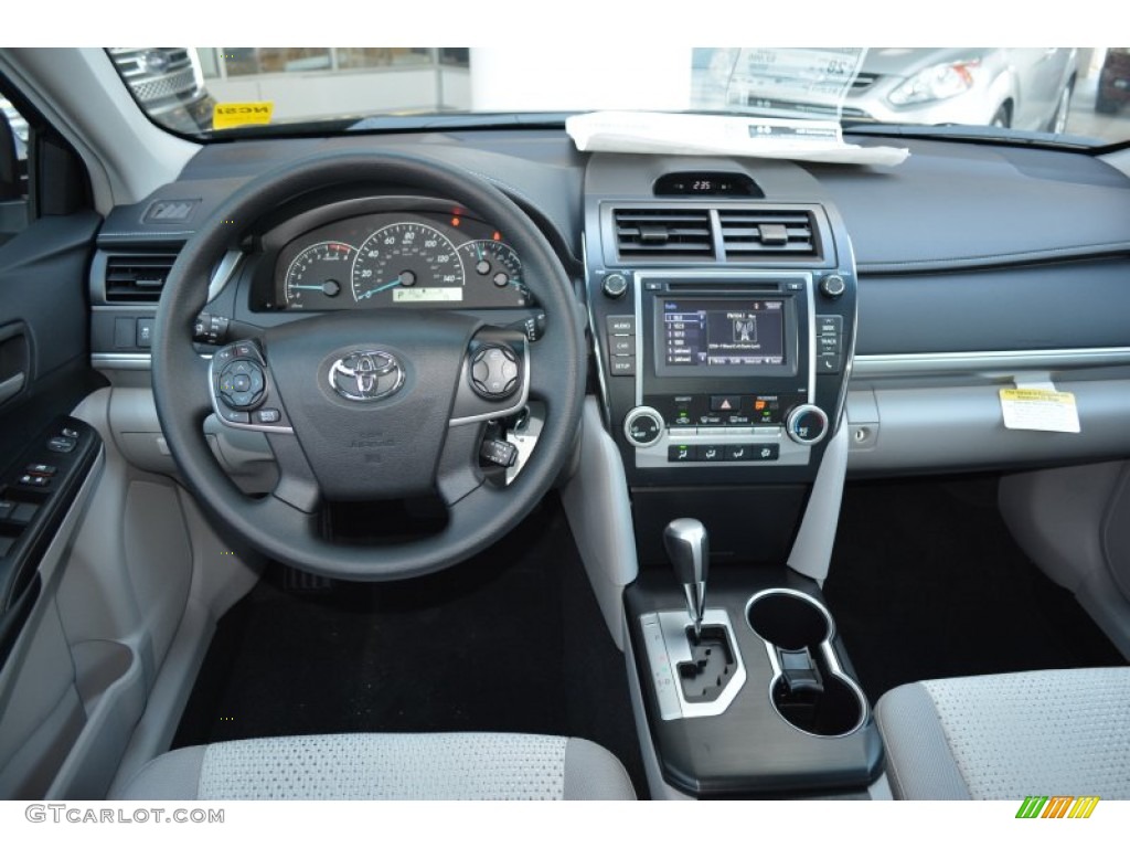 2014 Camry L - Attitude Black Metallic / Ash photo #11