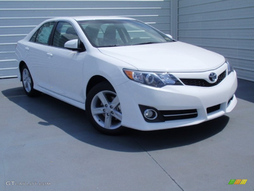 2014 Camry SE - Super White / Black photo #2