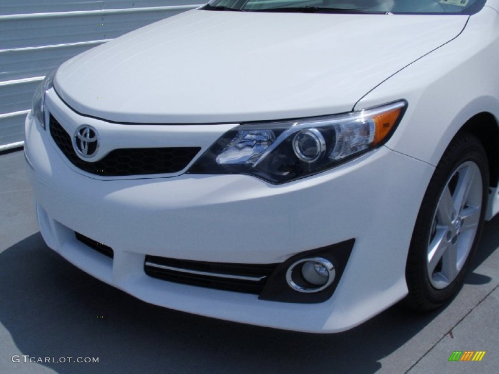2014 Camry SE - Super White / Black photo #11