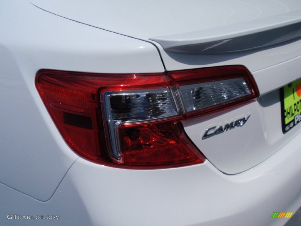 2014 Camry SE - Super White / Black photo #13