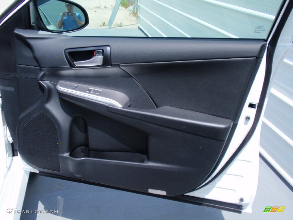 2014 Camry SE - Super White / Black photo #17