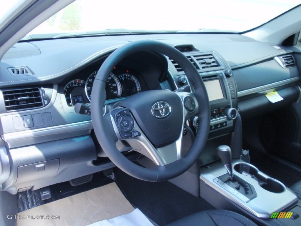 2014 Camry SE - Super White / Black photo #25