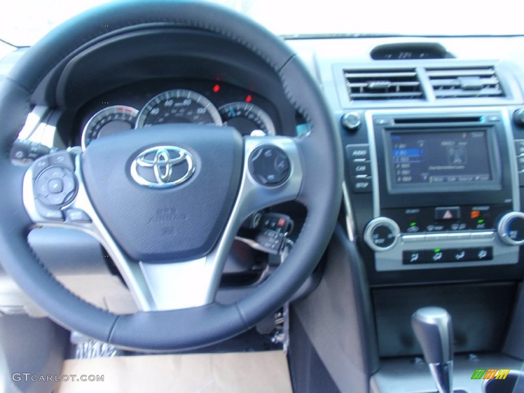 2014 Camry SE - Super White / Black photo #28
