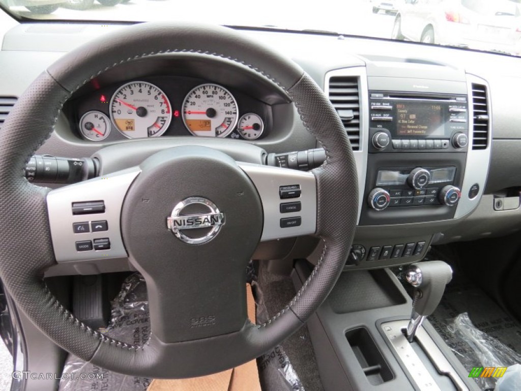 2014 Nissan Frontier Pro-4X Crew Cab 4x4 Dashboard Photos