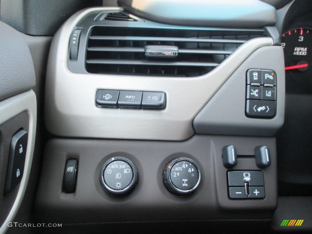 2015 GMC Yukon XL Denali 4WD Controls Photo #92918416