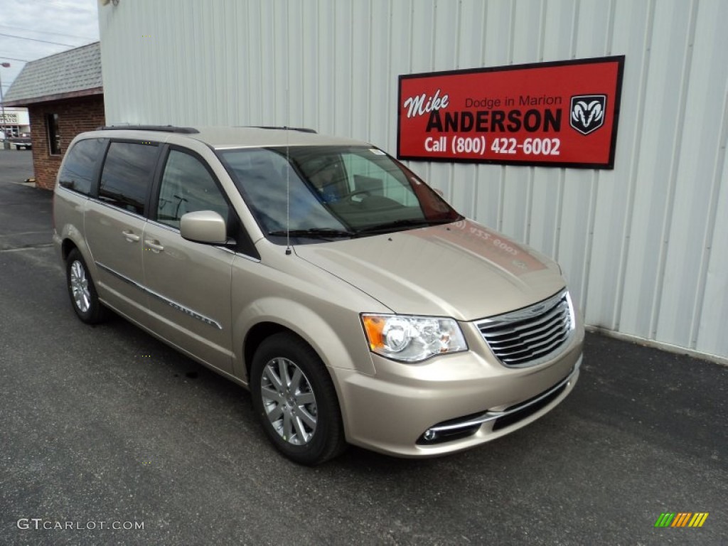 2014 Town & Country Touring - Cashmere Pearl / Black/Light Graystone photo #1