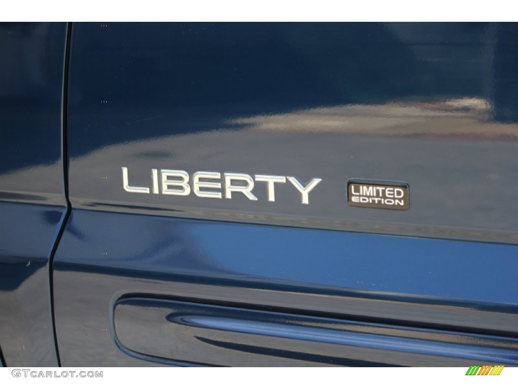 2002 Liberty Limited 4x4 - Patriot Blue Pearlcoat / Taupe photo #25
