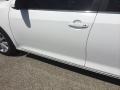 Super White - Camry LE Photo No. 35