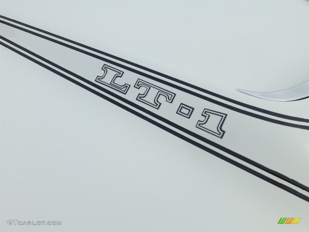 1971 Chevrolet Corvette Stingray Convertible Marks and Logos Photo #92931052