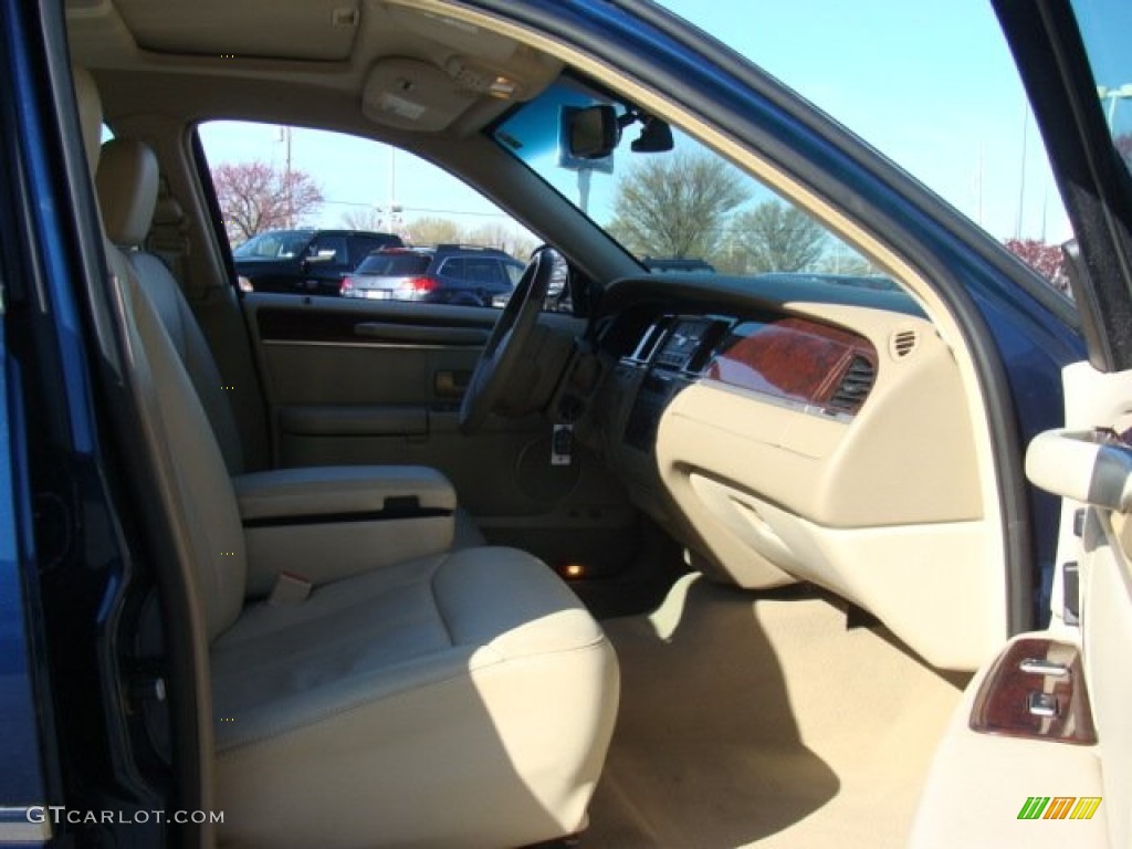 2007 Town Car Signature Limited - Dark Blue Pearl Metallic / Light Camel photo #15