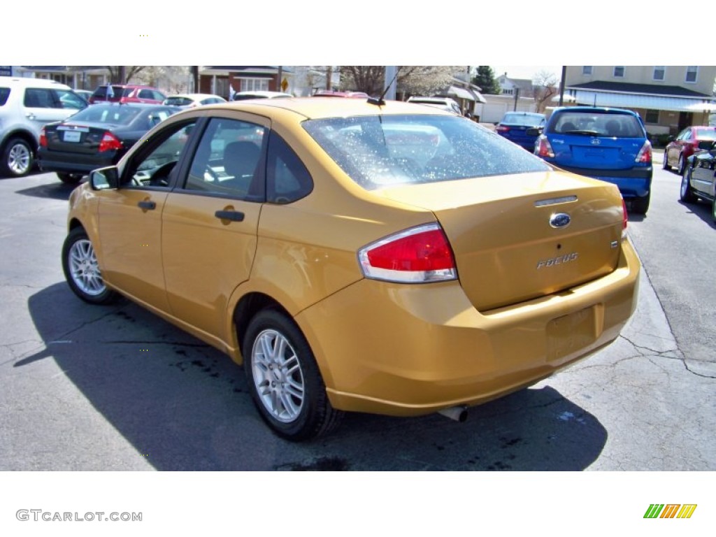 2009 Focus SE Sedan - Amber Gold Metallic / Charcoal Black photo #7