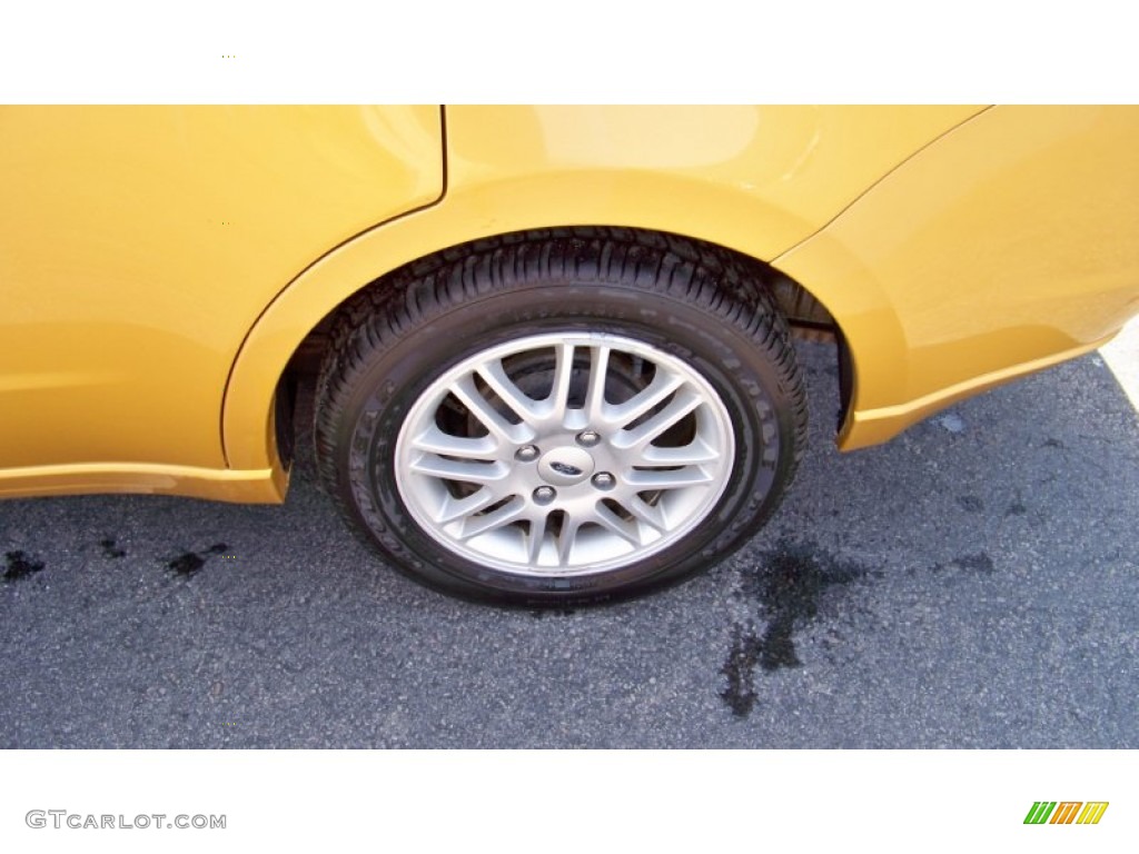 2009 Focus SE Sedan - Amber Gold Metallic / Charcoal Black photo #9