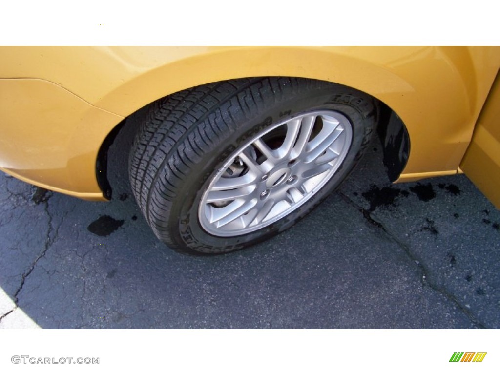 2009 Focus SE Sedan - Amber Gold Metallic / Charcoal Black photo #10
