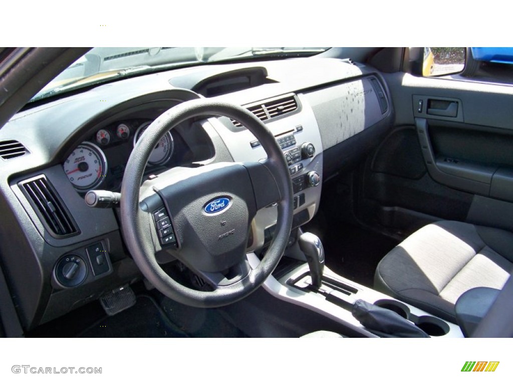2009 Focus SE Sedan - Amber Gold Metallic / Charcoal Black photo #13