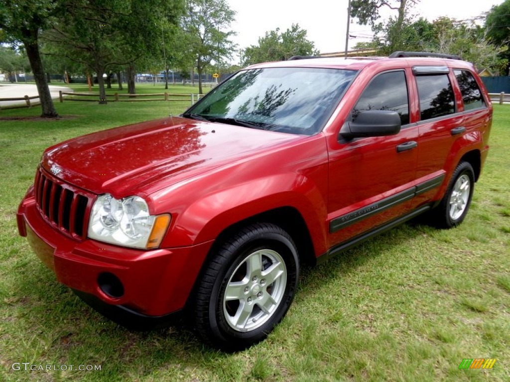 Inferno Red Crystal Pearl Jeep Grand Cherokee