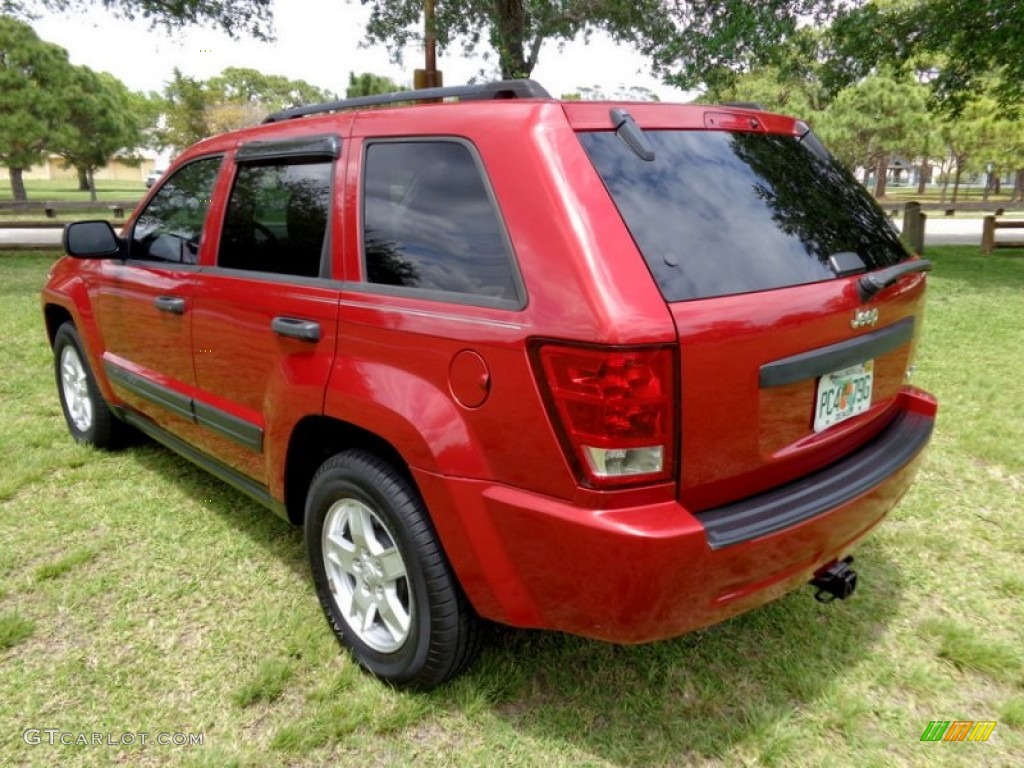 2005 Grand Cherokee Laredo - Inferno Red Crystal Pearl / Medium Slate Gray photo #24