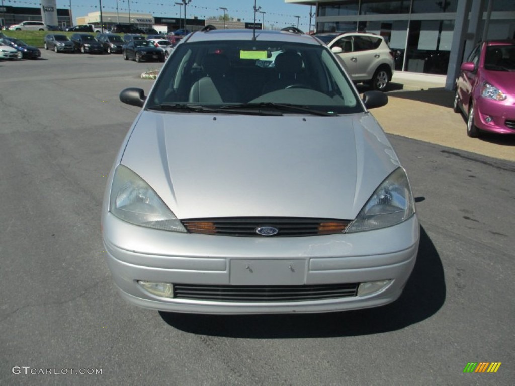 2004 Focus ZTW Wagon - CD Silver Metallic / Medium Graphite photo #2