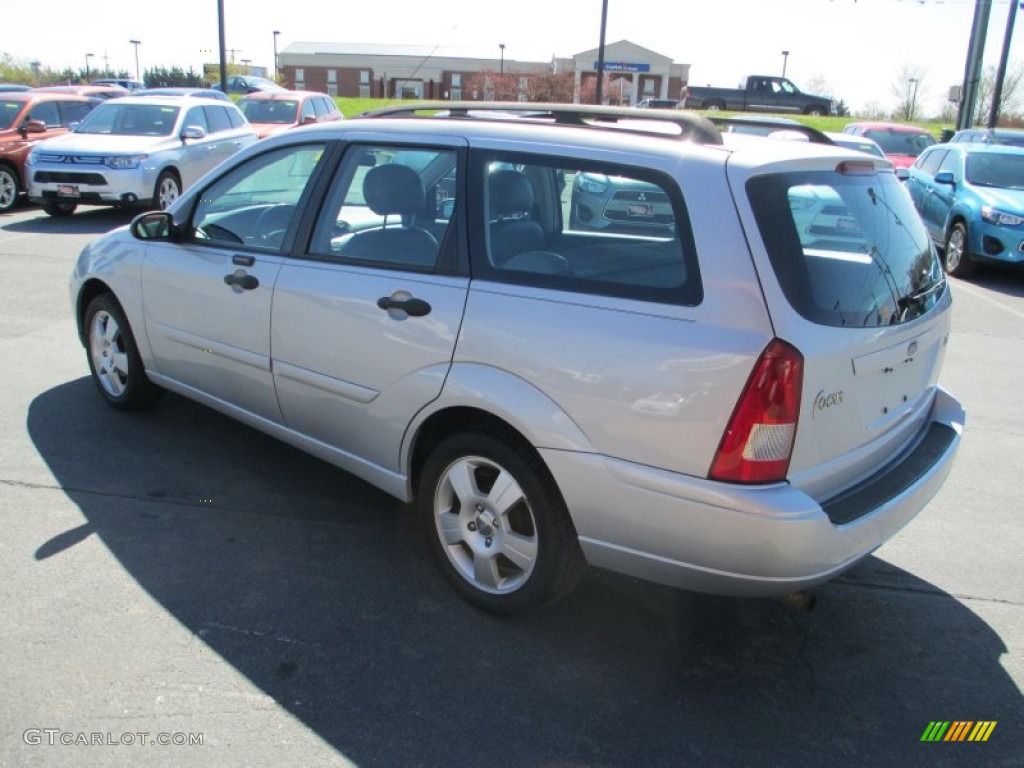 2004 Focus ZTW Wagon - CD Silver Metallic / Medium Graphite photo #5