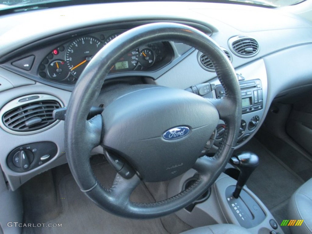 2004 Ford Focus ZTW Wagon Steering Wheel Photos