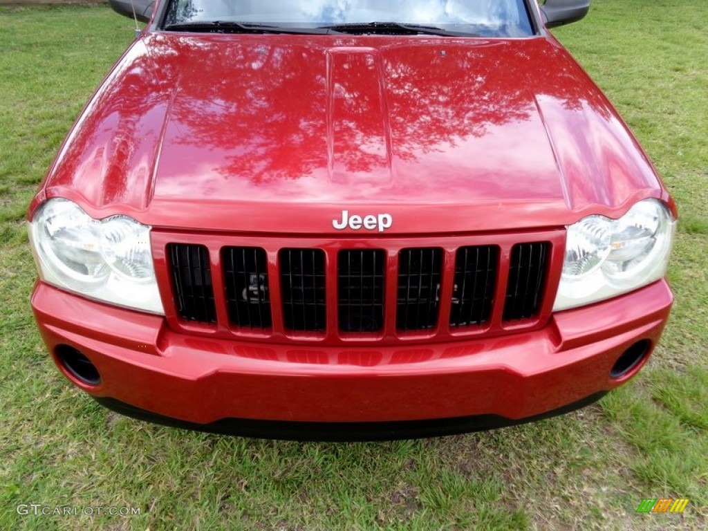 2005 Grand Cherokee Laredo - Inferno Red Crystal Pearl / Medium Slate Gray photo #43