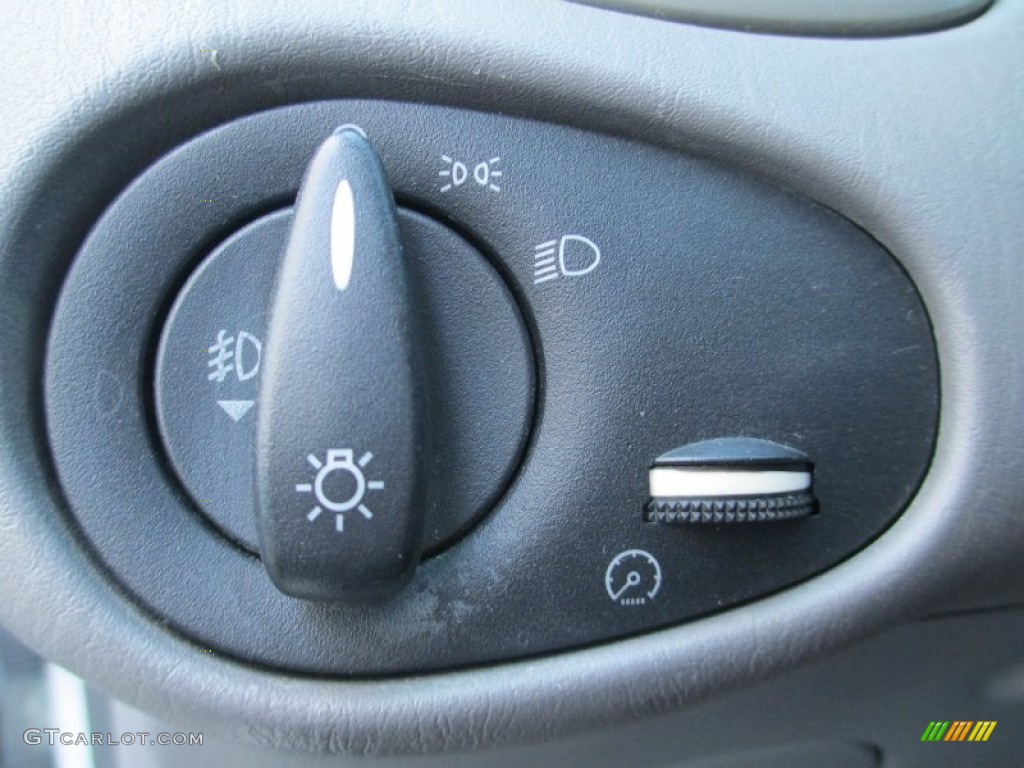 2004 Ford Focus ZTW Wagon Controls Photo #92964236