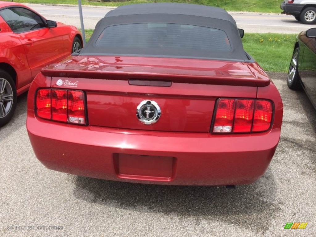 2008 Mustang V6 Deluxe Convertible - Dark Candy Apple Red / Light Graphite photo #8