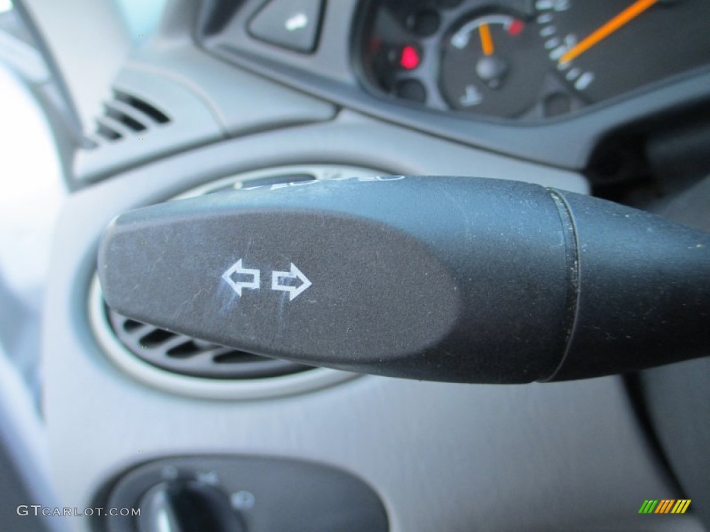 2004 Ford Focus ZTW Wagon Controls Photo #92964272