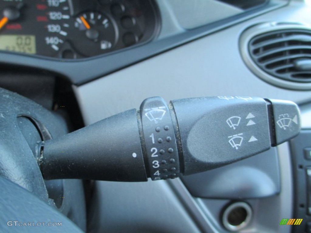 2004 Ford Focus ZTW Wagon Controls Photo #92964294