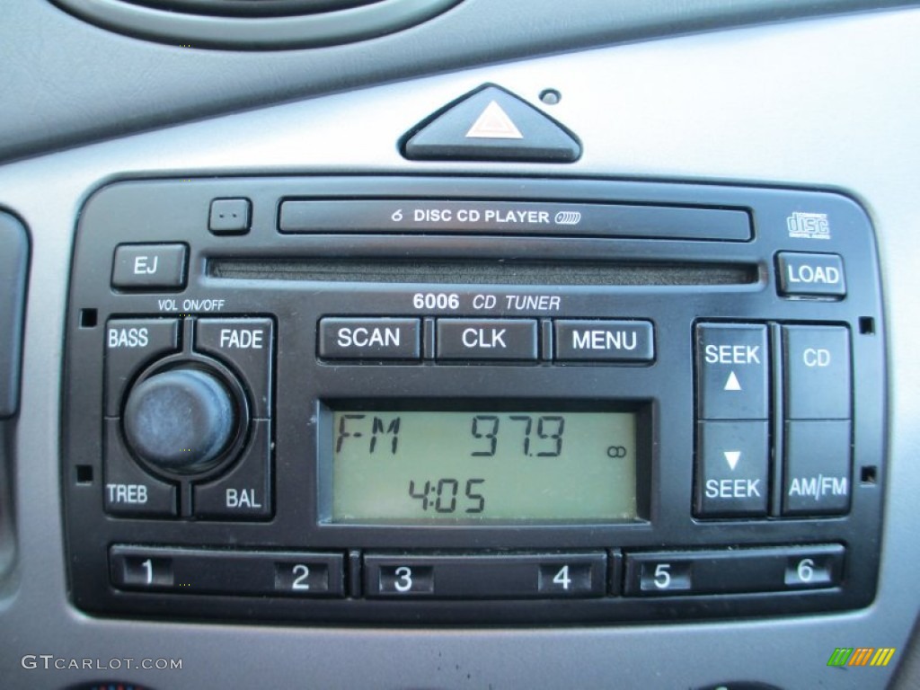 2004 Ford Focus ZTW Wagon Audio System Photo #92964359