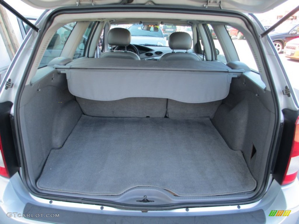 2004 Ford Focus ZTW Wagon Trunk Photos