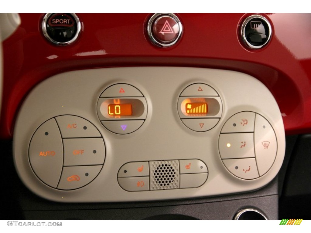 2012 Fiat 500 Lounge Controls Photo #92965640