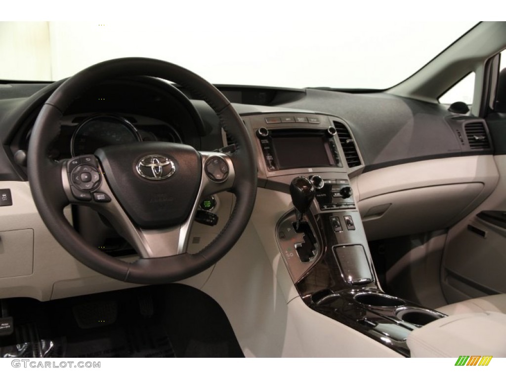 2013 Toyota Venza XLE Dashboard Photos