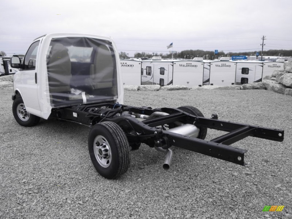 2014 Savana Cutaway 3500 Chassis - Summit White / Medium Pewter photo #7