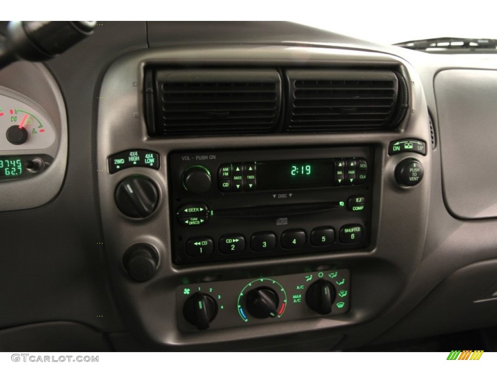 2005 Ford Explorer Sport Trac XLT 4x4 Controls Photo #92978534