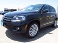Deep Black Metallic - Tiguan SE Photo No. 3