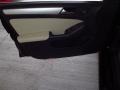 Black - Jetta SE Sedan Photo No. 10