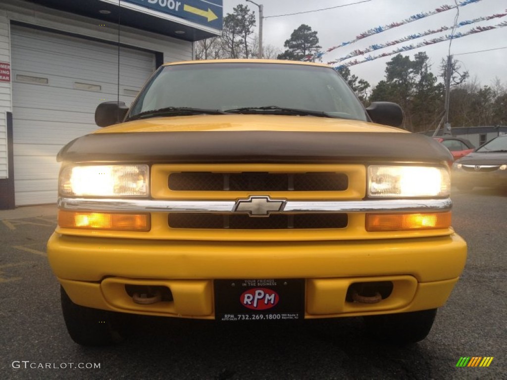 2003 Blazer LS 4x4 - Yellow / Medium Gray photo #4