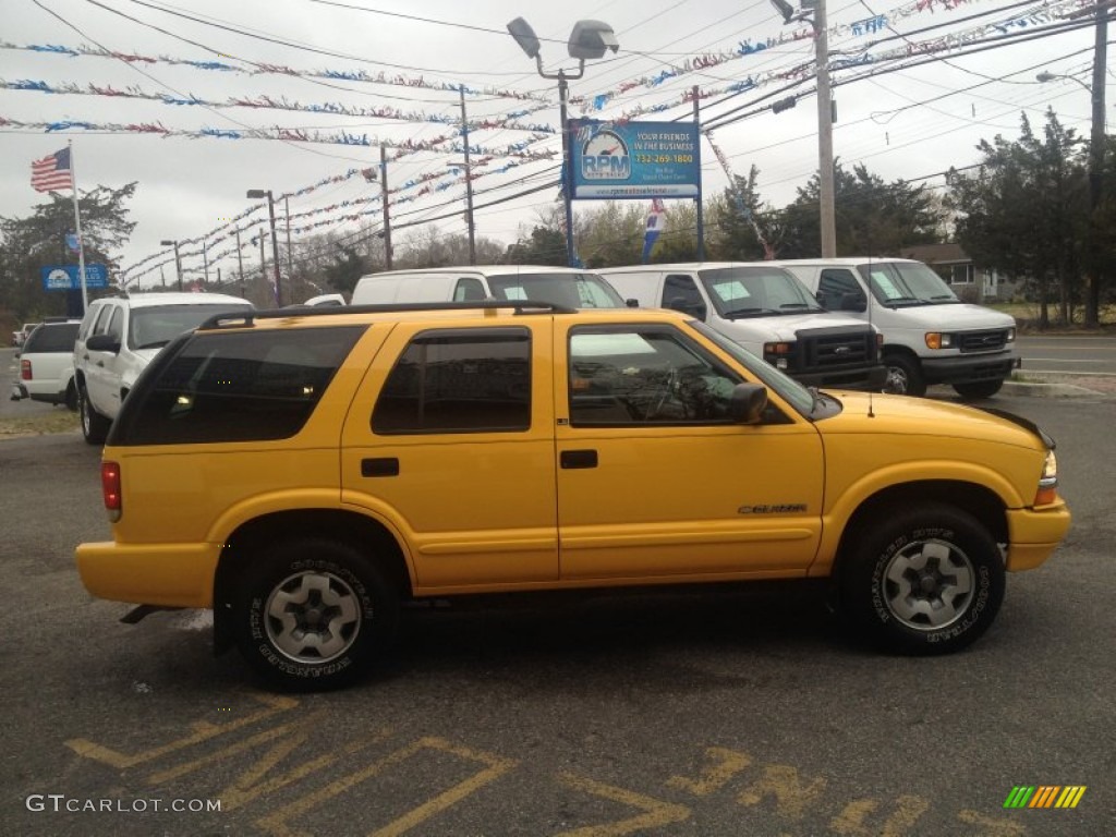 2003 Blazer LS 4x4 - Yellow / Medium Gray photo #8