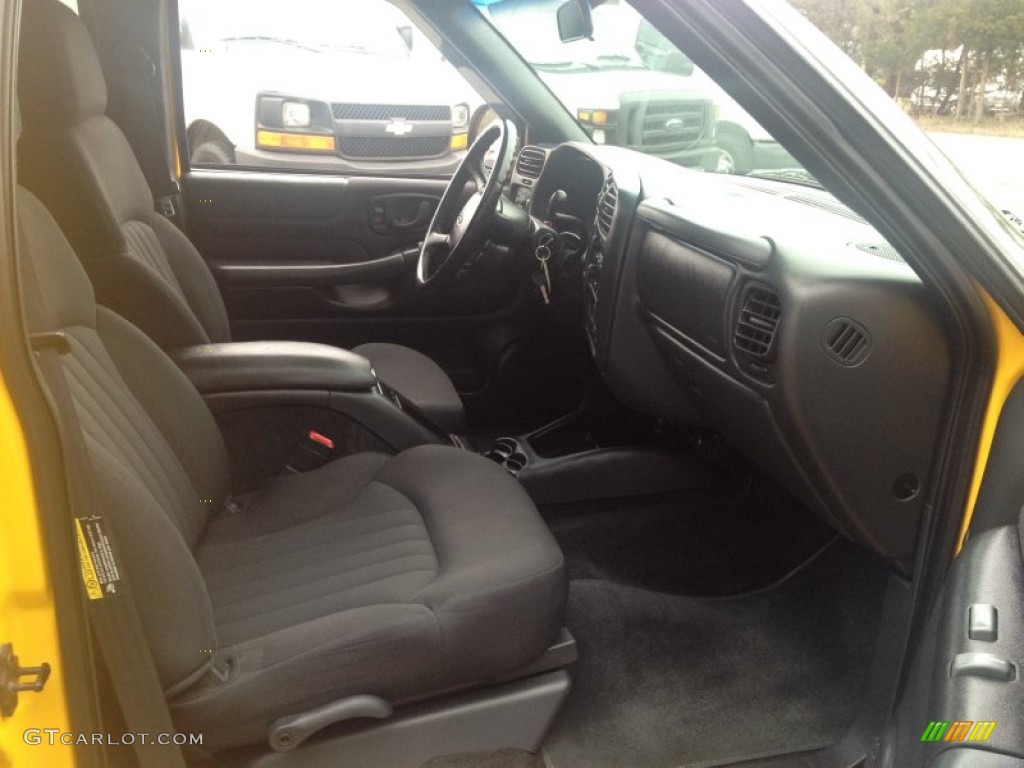 2003 Blazer LS 4x4 - Yellow / Medium Gray photo #11