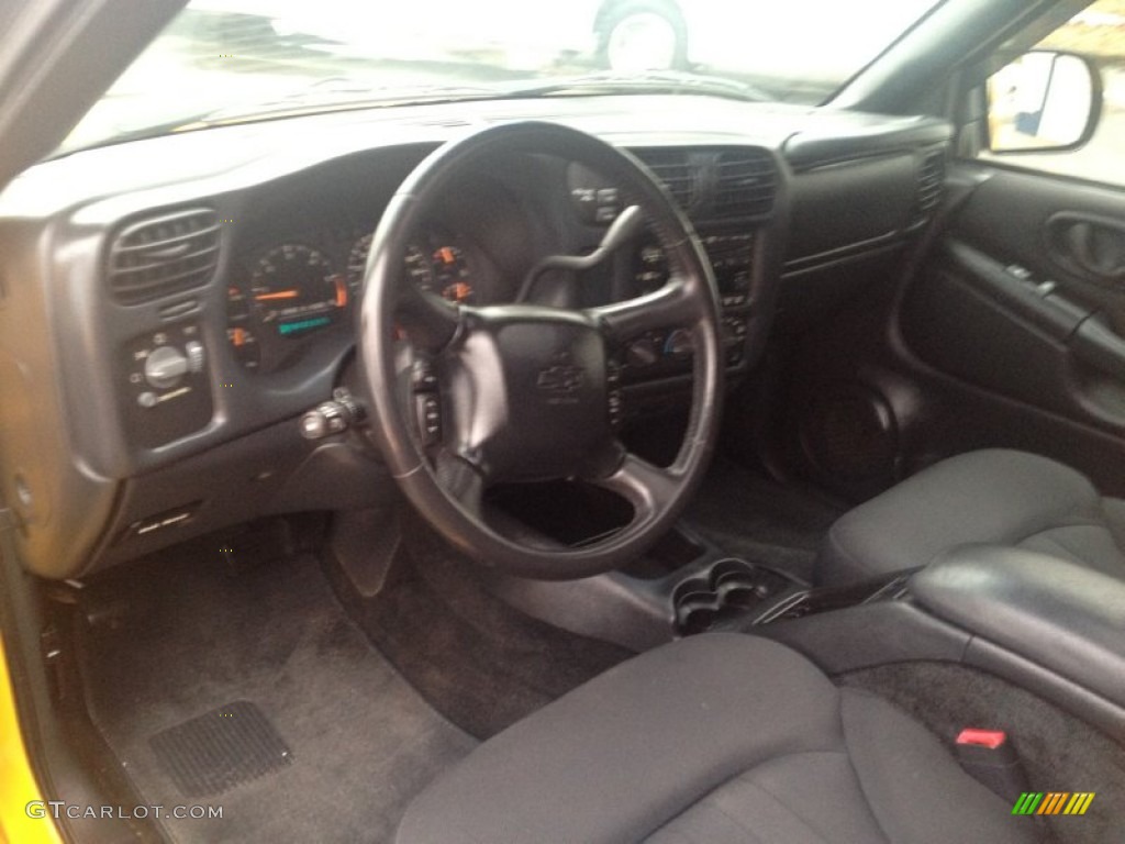 2003 Blazer LS 4x4 - Yellow / Medium Gray photo #25