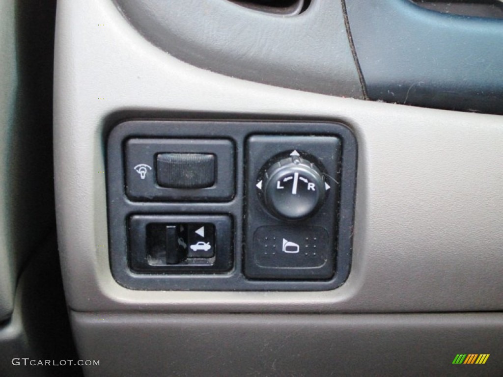 2001 Sentra XE - Radium Silver / Sand photo #14