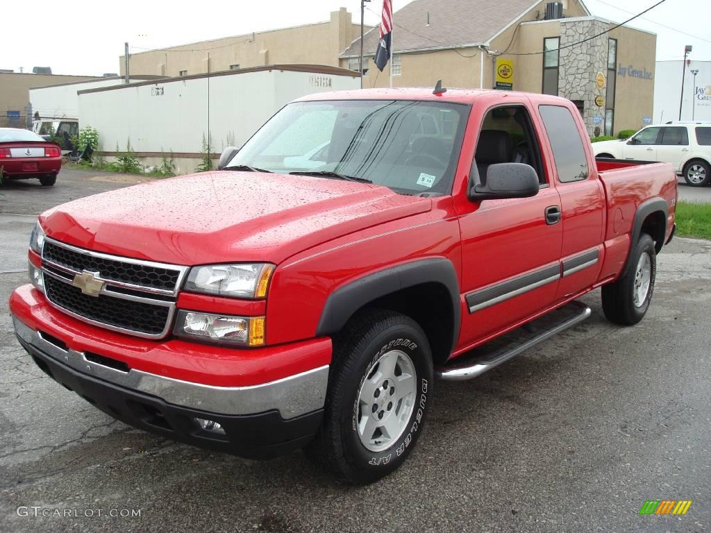 2006 Silverado 1500 LS Extended Cab 4x4 - Victory Red / Dark Charcoal photo #1