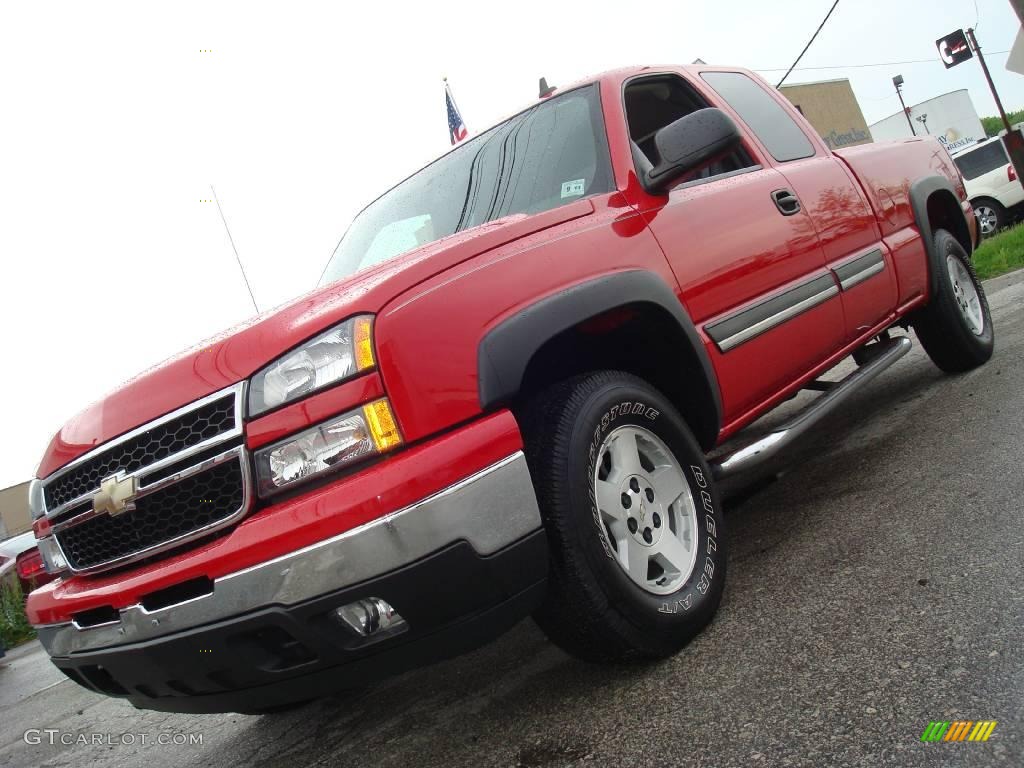 2006 Silverado 1500 LS Extended Cab 4x4 - Victory Red / Dark Charcoal photo #2