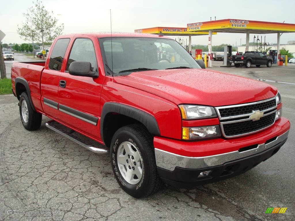 2006 Silverado 1500 LS Extended Cab 4x4 - Victory Red / Dark Charcoal photo #4