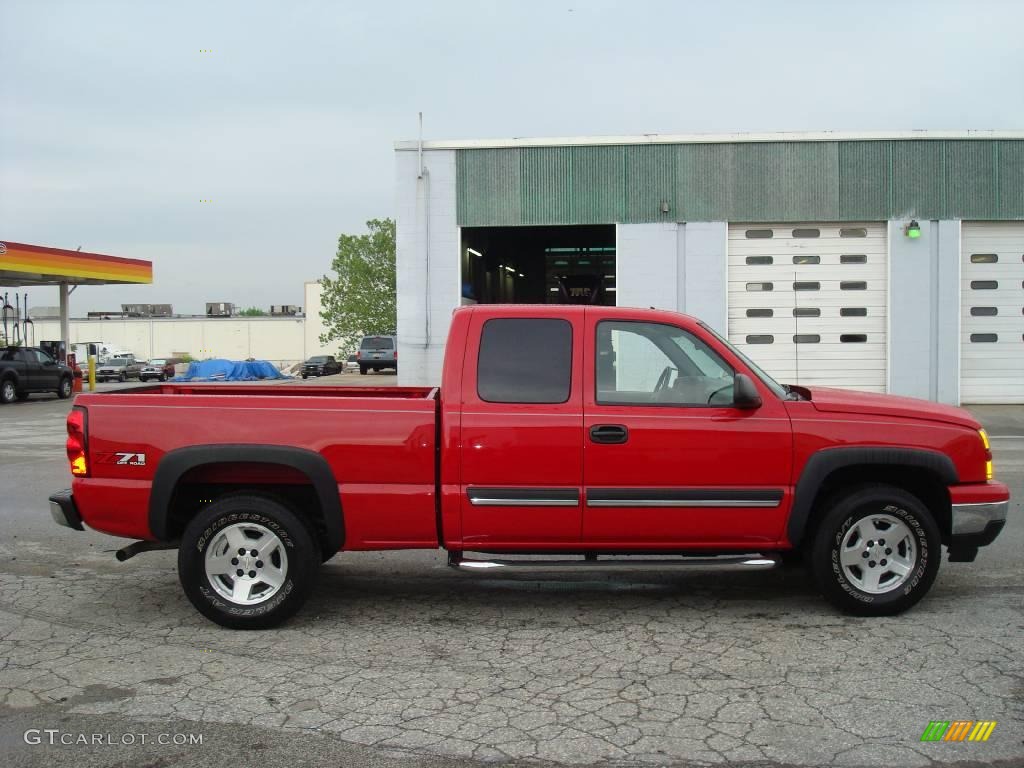 2006 Silverado 1500 LS Extended Cab 4x4 - Victory Red / Dark Charcoal photo #5