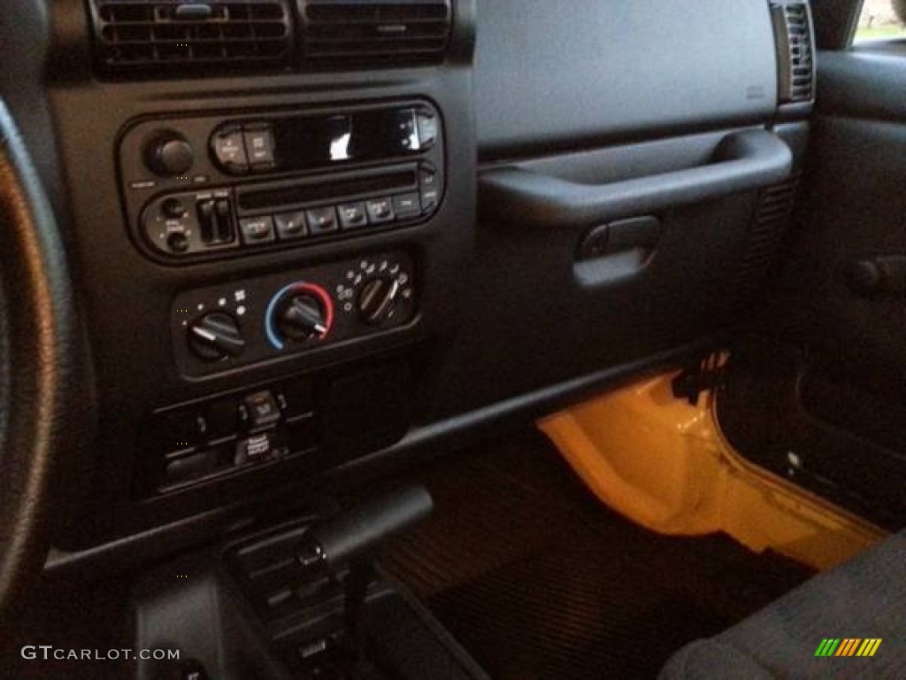 2004 Wrangler Sport 4x4 - Solar Yellow / Dark Slate Gray photo #8