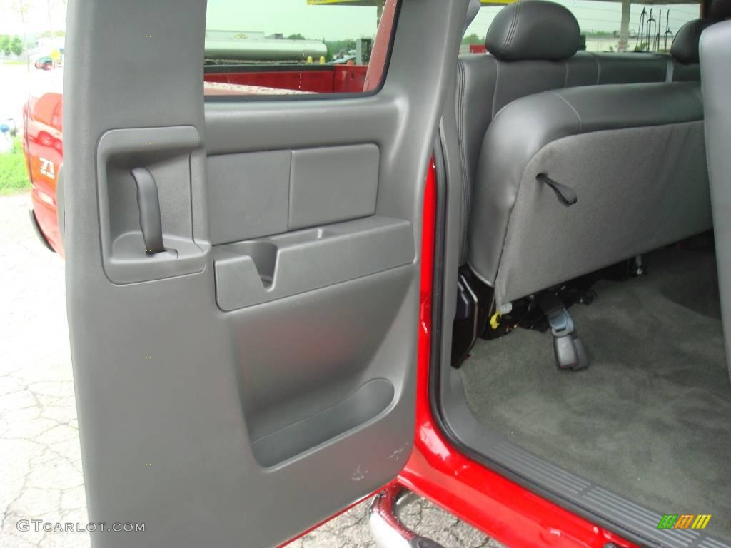 2006 Silverado 1500 LS Extended Cab 4x4 - Victory Red / Dark Charcoal photo #17