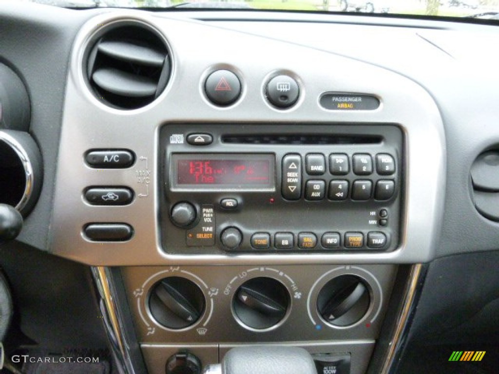 2006 Vibe AWD - Stealth / Graphite Black photo #16